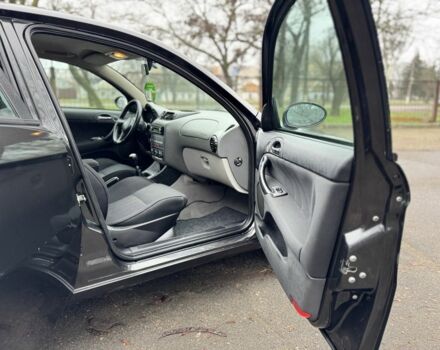 Сірий Альфа Ромео 147, об'ємом двигуна 1.9 л та пробігом 299 тис. км за 1999 $, фото 7 на Automoto.ua