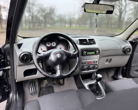 Сірий Альфа Ромео 147, об'ємом двигуна 1.9 л та пробігом 299 тис. км за 1999 $, фото 3 на Automoto.ua