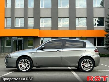 Серый Альфа Ромео 147, объемом двигателя 1.9 л и пробегом 190 тыс. км за 5000 $, фото 1 на Automoto.ua