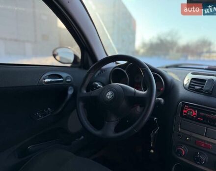 Зеленый Альфа Ромео 147, объемом двигателя 1.6 л и пробегом 232 тыс. км за 4200 $, фото 12 на Automoto.ua