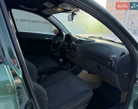 Зеленый Альфа Ромео 147, объемом двигателя 1.6 л и пробегом 232 тыс. км за 4200 $, фото 11 на Automoto.ua