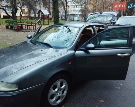 Зеленый Альфа Ромео 147, объемом двигателя 1.6 л и пробегом 255 тыс. км за 1600 $, фото 20 на Automoto.ua