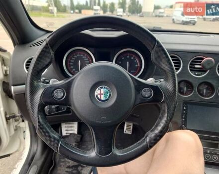 Білий Альфа Ромео 159, об'ємом двигуна 2.2 л та пробігом 125 тис. км за 7500 $, фото 8 на Automoto.ua