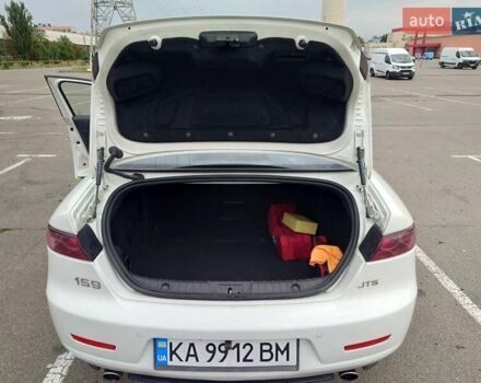 Білий Альфа Ромео 159, об'ємом двигуна 2.2 л та пробігом 125 тис. км за 7500 $, фото 14 на Automoto.ua