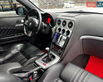 Білий Альфа Ромео 159, об'ємом двигуна 2.4 л та пробігом 216 тис. км за 10590 $, фото 16 на Automoto.ua