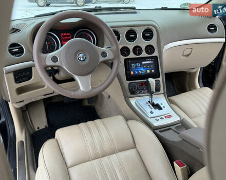 Чорний Альфа Ромео 159, об'ємом двигуна 2.4 л та пробігом 264 тис. км за 5999 $, фото 8 на Automoto.ua