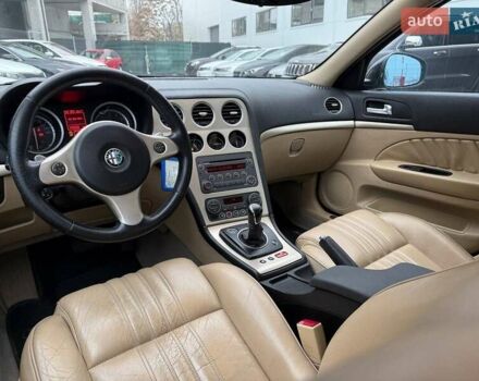 Красный Альфа Ромео 159, объемом двигателя 2.2 л и пробегом 167 тыс. км за 6500 $, фото 12 на Automoto.ua