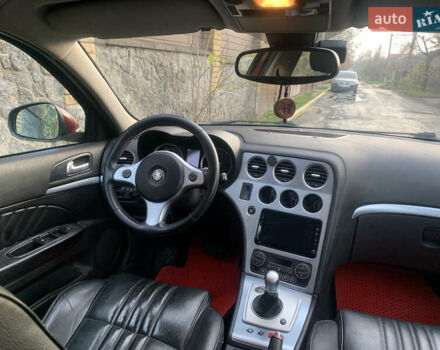 Красный Альфа Ромео 159, объемом двигателя 2.2 л и пробегом 240 тыс. км за 5999 $, фото 7 на Automoto.ua