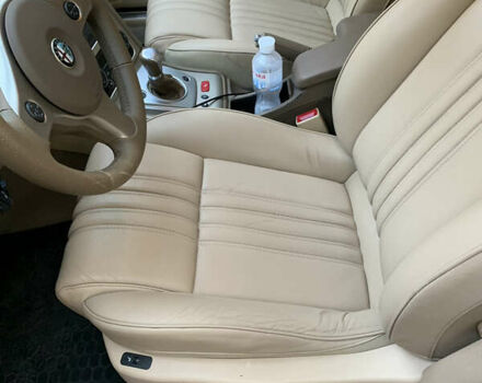 Красный Альфа Ромео 159, объемом двигателя 2.2 л и пробегом 157 тыс. км за 4000 $, фото 7 на Automoto.ua