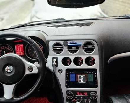 Червоний Альфа Ромео 159, об'ємом двигуна 2.2 л та пробігом 241 тис. км за 5850 $, фото 7 на Automoto.ua