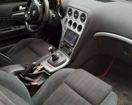 Червоний Альфа Ромео 159, об'ємом двигуна 2.2 л та пробігом 203 тис. км за 4200 $, фото 6 на Automoto.ua