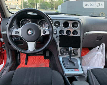 Красный Альфа Ромео 159, объемом двигателя 2.39 л и пробегом 280 тыс. км за 8200 $, фото 7 на Automoto.ua