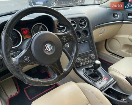 Червоний Альфа Ромео 159, об'ємом двигуна 2 л та пробігом 272 тис. км за 8900 $, фото 3 на Automoto.ua