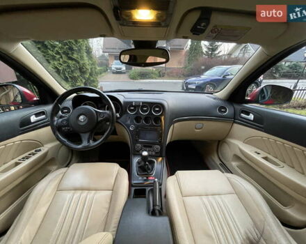 Червоний Альфа Ромео 159, об'ємом двигуна 2 л та пробігом 272 тис. км за 8900 $, фото 9 на Automoto.ua