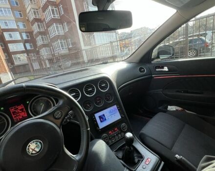Серый Альфа Ромео 159, объемом двигателя 1.9 л и пробегом 330 тыс. км за 4800 $, фото 7 на Automoto.ua