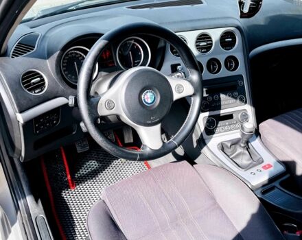 Сірий Альфа Ромео 159, об'ємом двигуна 1.9 л та пробігом 316 тис. км за 3000 $, фото 7 на Automoto.ua