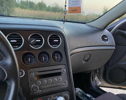 Серый Альфа Ромео 159, объемом двигателя 2.2 л и пробегом 211 тыс. км за 5700 $, фото 9 на Automoto.ua