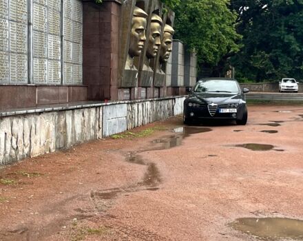 Сірий Альфа Ромео 159, об'ємом двигуна 1.9 л та пробігом 370 тис. км за 1893 $, фото 2 на Automoto.ua