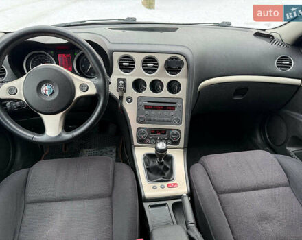 Сірий Альфа Ромео 159, об'ємом двигуна 2 л та пробігом 225 тис. км за 6490 $, фото 16 на Automoto.ua