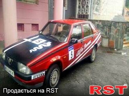Красный Альфа Ромео 75, объемом двигателя 2 л и пробегом 300 тыс. км за 2500 $, фото 1 на Automoto.ua