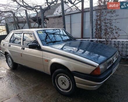 Сірий Альфа Ромео 75, об'ємом двигуна 1.6 л та пробігом 158 тис. км за 2100 $, фото 1 на Automoto.ua