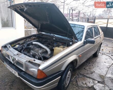 Серый Альфа Ромео 75, объемом двигателя 1.6 л и пробегом 158 тыс. км за 1500 $, фото 4 на Automoto.ua