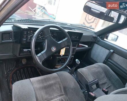 Сірий Альфа Ромео 75, об'ємом двигуна 1.6 л та пробігом 158 тис. км за 2100 $, фото 5 на Automoto.ua