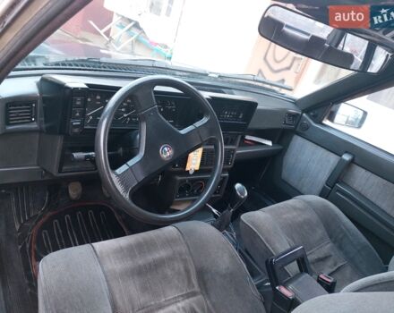 Серый Альфа Ромео 75, объемом двигателя 1.6 л и пробегом 158 тыс. км за 1500 $, фото 5 на Automoto.ua