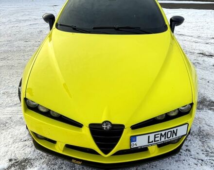 Желтый Альфа Ромео Брера, объемом двигателя 2.4 л и пробегом 18500 тыс. км за 22000 $, фото 4 на Automoto.ua