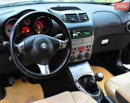 Черный Альфа Ромео ГТ, объемом двигателя 1.9 л и пробегом 227 тыс. км за 4200 $, фото 11 на Automoto.ua