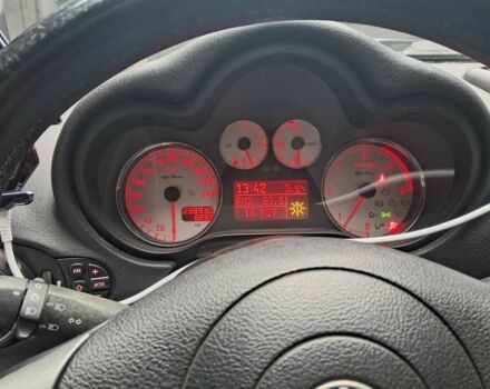 Черный Альфа Ромео ГТ, объемом двигателя 1.9 л и пробегом 298 тыс. км за 4000 $, фото 5 на Automoto.ua