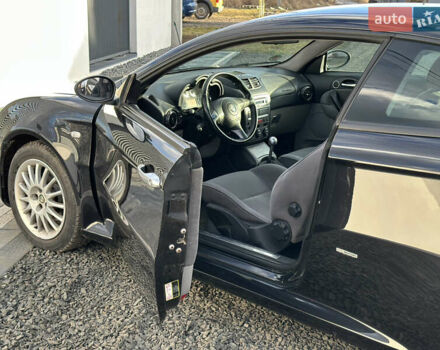 Чорний Альфа Ромео GT, об'ємом двигуна 2 л та пробігом 124 тис. км за 5900 $, фото 4 на Automoto.ua