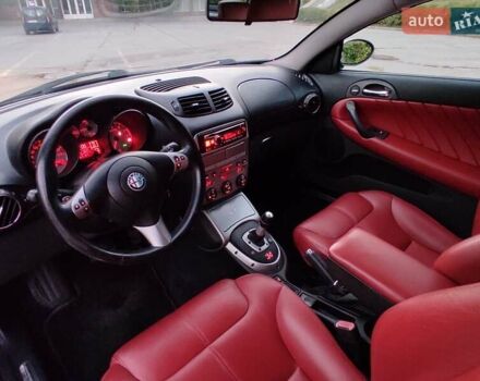 Сірий Альфа Ромео GT, об'ємом двигуна 2 л та пробігом 217 тис. км за 6200 $, фото 28 на Automoto.ua