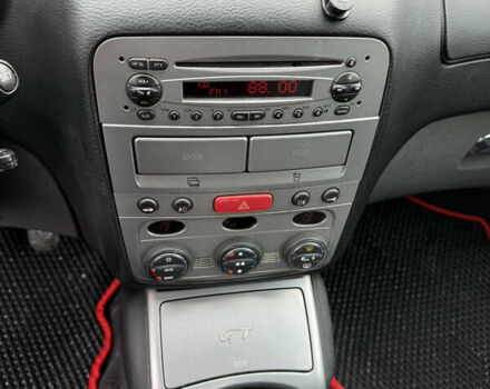 Сірий Альфа Ромео GT, об'ємом двигуна 1.97 л та пробігом 195 тис. км за 4600 $, фото 7 на Automoto.ua