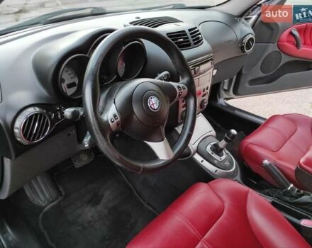 Сірий Альфа Ромео GT, об'ємом двигуна 2 л та пробігом 217 тис. км за 6200 $, фото 37 на Automoto.ua
