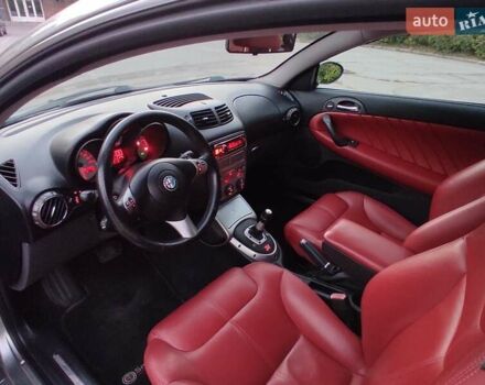 Сірий Альфа Ромео GT, об'ємом двигуна 2 л та пробігом 217 тис. км за 6200 $, фото 39 на Automoto.ua