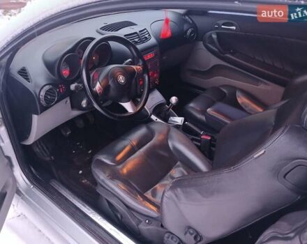 Сірий Альфа Ромео GT, об'ємом двигуна 1.97 л та пробігом 190 тис. км за 3600 $, фото 5 на Automoto.ua