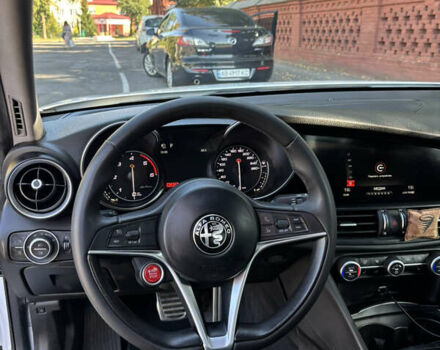 Белый Альфа Ромео Джулия, объемом двигателя 2.14 л и пробегом 182 тыс. км за 19900 $, фото 11 на Automoto.ua