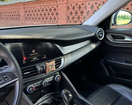 Белый Альфа Ромео Джулия, объемом двигателя 2.14 л и пробегом 182 тыс. км за 19900 $, фото 12 на Automoto.ua