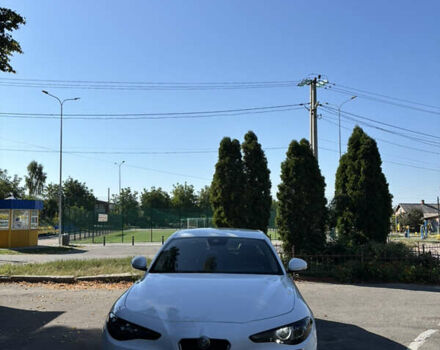 Белый Альфа Ромео Джулия, объемом двигателя 2.14 л и пробегом 182 тыс. км за 19900 $, фото 4 на Automoto.ua