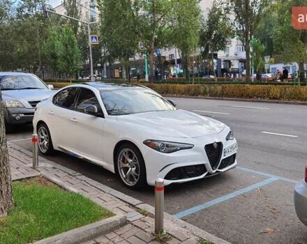 Белый Альфа Ромео Джулия, объемом двигателя 2 л и пробегом 82 тыс. км за 25600 $, фото 27 на Automoto.ua
