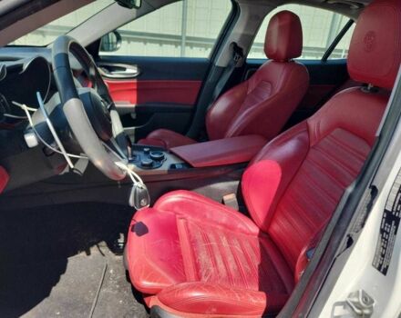 Білий Альфа Ромео Джулія, об'ємом двигуна 2 л та пробігом 95 тис. км за 3800 $, фото 6 на Automoto.ua