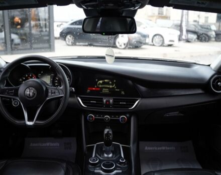 Білий Альфа Ромео Джулія, об'ємом двигуна 2 л та пробігом 47 тис. км за 20900 $, фото 15 на Automoto.ua