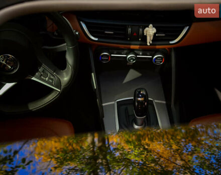 Белый Альфа Ромео Джулия, объемом двигателя 2 л и пробегом 125 тыс. км за 22500 $, фото 21 на Automoto.ua