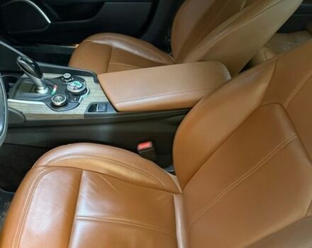 Білий Альфа Ромео Джулія, об'ємом двигуна 2 л та пробігом 87 тис. км за 20500 $, фото 4 на Automoto.ua