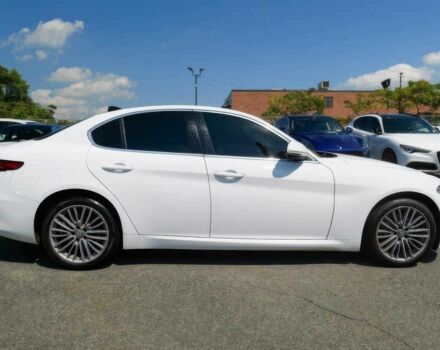 Белый Альфа Ромео Джулия, объемом двигателя 2 л и пробегом 64 тыс. км за 11000 $, фото 6 на Automoto.ua