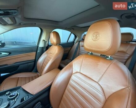 Белый Альфа Ромео Джулия, объемом двигателя 2 л и пробегом 103 тыс. км за 16900 $, фото 12 на Automoto.ua