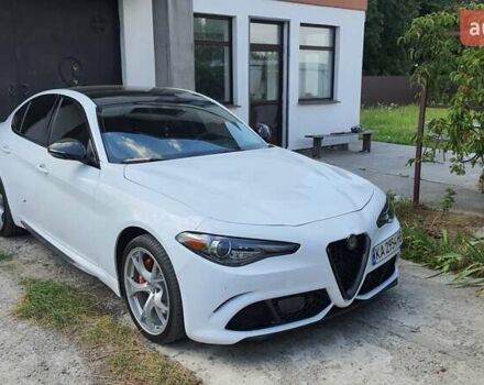 Белый Альфа Ромео Джулия, объемом двигателя 2 л и пробегом 82 тыс. км за 25600 $, фото 26 на Automoto.ua