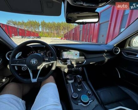 Белый Альфа Ромео Джулия, объемом двигателя 2 л и пробегом 86 тыс. км за 21000 $, фото 16 на Automoto.ua