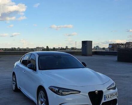 Белый Альфа Ромео Джулия, объемом двигателя 2 л и пробегом 82 тыс. км за 25600 $, фото 42 на Automoto.ua